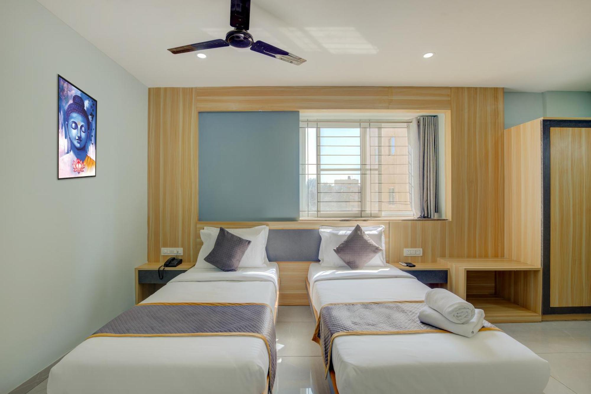 Hotel Park Lane Yelahanka Bangalore Exteriör bild