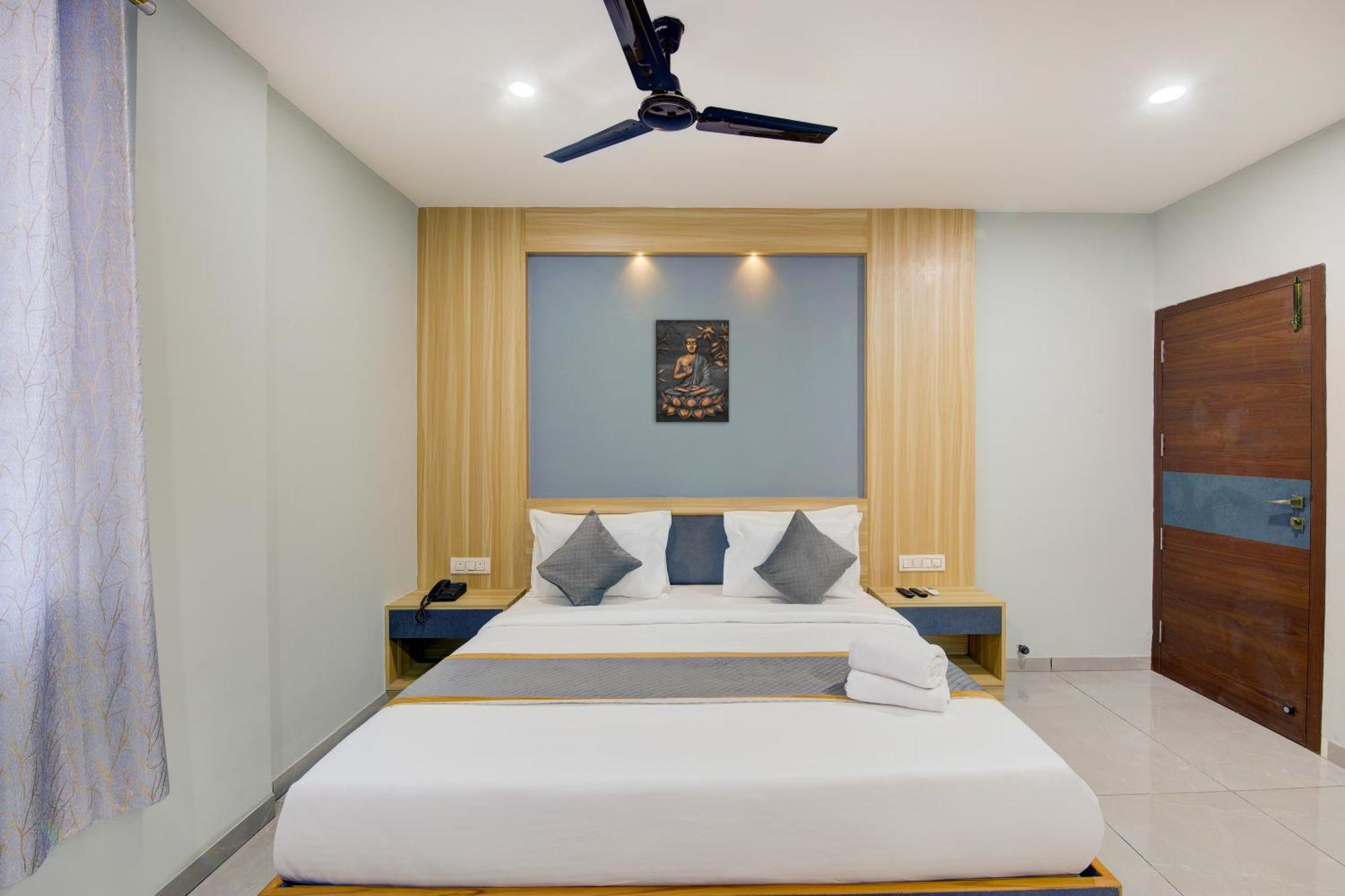 Hotel Park Lane Yelahanka Bangalore Exteriör bild